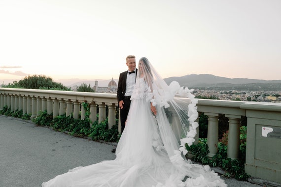 wedding dress long train and veil Scoop neckline long sleeves keyhole back ball gown wedding train dress with short veil GLGL3823
