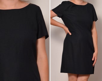 Size 10 | Minimalist Classic Black Short Sleeve Dress | Boat Neck Basic Retro Sheath Dress | 90s Viscose Linen Mini Back Slit Simple L