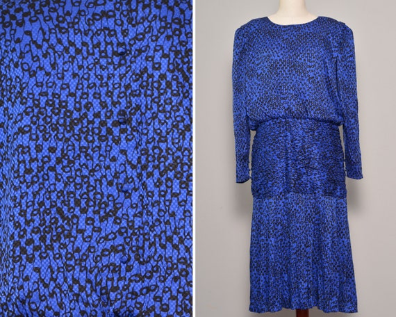 Size 10 to 12 | 70s Draped Abstract Blue Silk Dre… - image 1