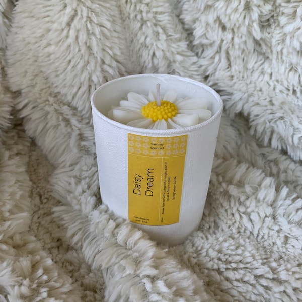 Daisy Candle, Flower candle, Blossom candle, Yellow Daisy, Rose candle, Floral candle, Spring candle, Spring gifts, Spring aesthetic