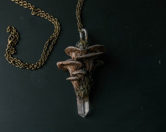 OYSTER MUSHROOM NECKLACE, oyster Mushrooms, Goblincore Necklace, Fungi, Aesthetic Thin Chain Clear Quartz Oyster Mushrooms Pendant,