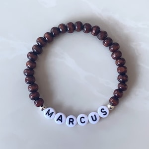 Pulsera de cuentas de madera con letras personalizadas / Pulsera personalizada con nombre de amistad, inicial, fecha y palabra / DIY / Regalo para él y ella, parejas a juego