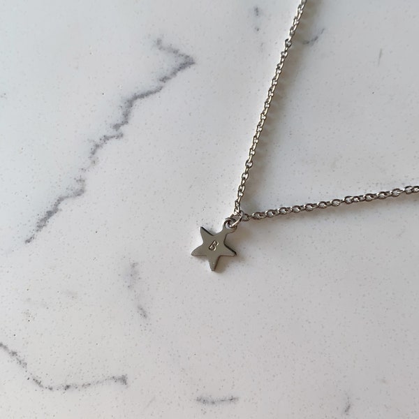 Gepersonaliseerde ster initiële charme schijf ketting | Aangepaste handgestempelde brief sieraden | Verjaardag | Cadeaus voor haar hem paren | Verjaardag liefde