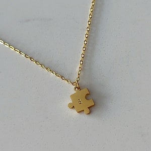 Collar con dije inicial de rompecabezas de plata y oro personalizado / Letra estampada a mano personalizada / Regalos grabados para ella / Collar de cumpleaños para hombre