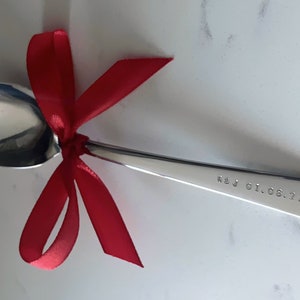 Colher personalizada | Colher de chá personalizada com carimbo manual | Presentes gravados | Aniversário de casamento personalizado, amor, aniversário | Presentes para ela, ele, melhor amigo