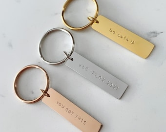 Porte-clés personnalisé | Porte-clés message date/nom gravé personnalisé | Porte-clés estampé à la main | Cadeaux pour elle | Cadeaux pour lui | Porte-clés homme