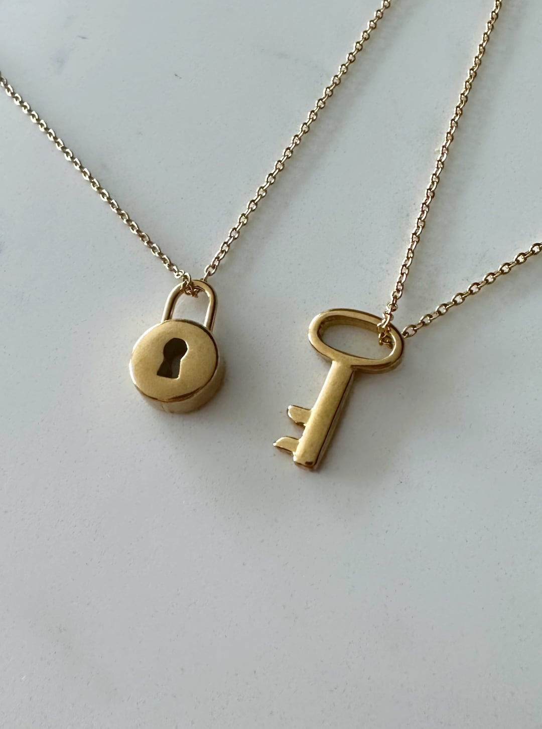 【KIMHEKIM】Lock Key Pendant Small Chain Necklace il_1080xN.6702728233_sbzq.jpg