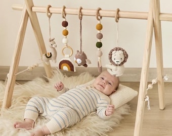 Gimnasio para bebés, arco de juego de madera, juguetes Montessori para bebés, juguetes colgantes de ganchillo, regalo para baby shower