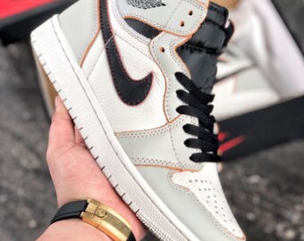 Retro High OG Crimson Tint Air Jordan 