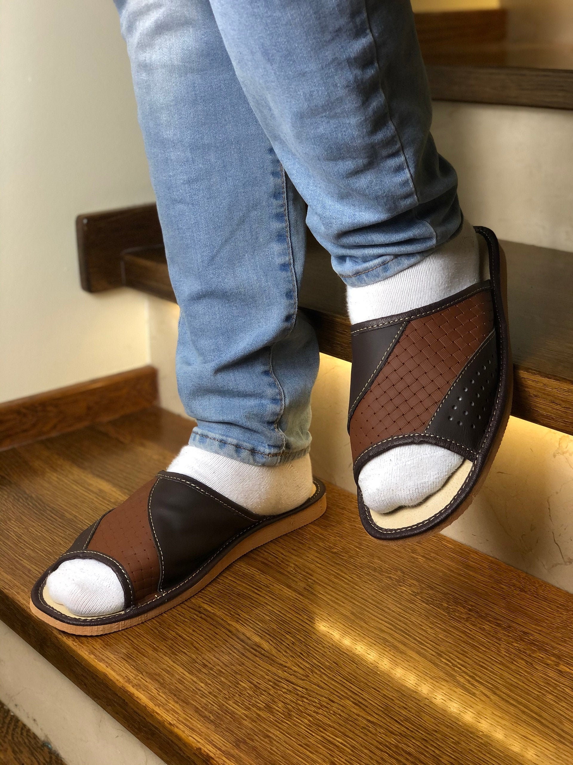 ➤➤ Mens Leather Slippers & Clogs