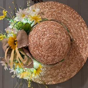 Spring Hanging Hat Wreath With Lights, Spring Floral Wall Decor W Lights, Spring/Easter Bonnet, Daisy Decor, Straw Hat Decor, Spring Deco