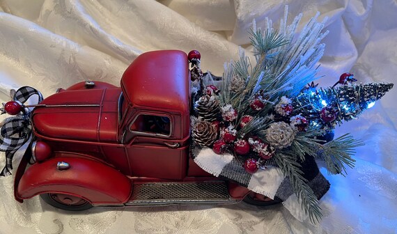 Télécharger Camion Rouge Festif Avec Sapin De Noël Ornemental PNGs En