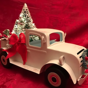 Winter Farmhouse Truck Decor, Personalized White Metal Truck, Vintage Truck, Metal Farm Truck Decor, Pickup Truck With Lights, Holiday Truck