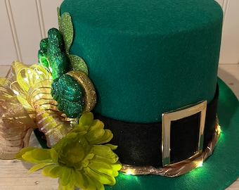 St. Patrick's Day Wreath With Lights, Leprechaun Hat, St. Patty's, Shamrock Wreath, St. Patrick's Day Centerpiece, St. Patrick's Door Hanger