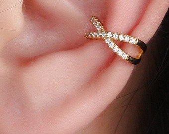 Ear Cuff de alambre cruzado con diamantes en plata de ley chapada en oro
