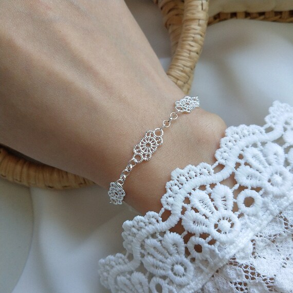 Bracelet lace deals