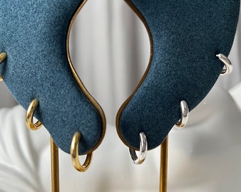 Pendientes de aro lisos simples de plata chapada en oro de 18 quilates en 3 tamaños: 8 mm, 9,5 mm y 11 mm