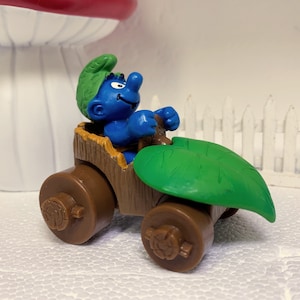 4.0264-08_Super Smurf Collection- Nice Vintage pre-owned Smurfs Peyo Schleich 40264 Leaf Car Smurf Super Schtroumpf figurine