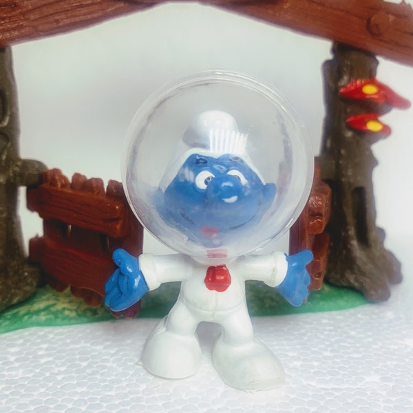 2.0003-20 Nice Rare Vintage pre-owned 20003 Astro Smurf Figure wt HELMET Peyo Bully Smurfs Figurine Schtroumpf cosmonaute (Free Shipping)