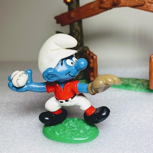 2.0166-02_Pitcher Smurf Very Rare Vintage pre-owned 20166 Smurf Figure Schleich Smurfs Toy figurine Schtroumpf Lanceur Free Shipping