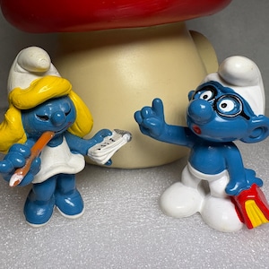 COUPLE-17_Smurfs Collection- Set of 2 Vintage pre-owned Smurf figures 20094 Bookworm 20140 Secretary Peyo Schleich Figurine Schtroumpf