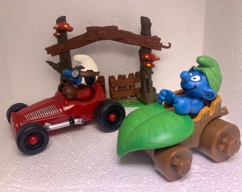 CARS-0202 From the SUPER Smurf Series- 2 Nice Vintage Pre-owned Peyo Schleich Smurfs 40255 Racing Car 40264 Leaf Car Schtroumpf figurine