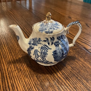 Sadler Blue Willow Small Teapot
