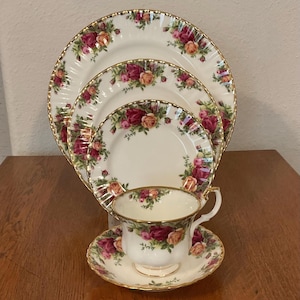 Royal Albert Old Country Roses Five Piece Place Setting