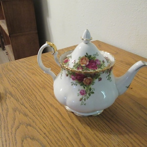 Royal Albert Old Country Rose Tea Pot