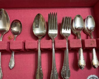 1847 Rogers Bros Remembrance Silverplate Assoerted Pieces