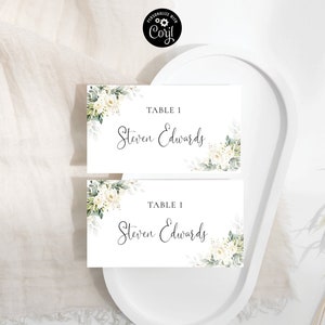 Cartão de nome de mesa de rosas brancas, cartões de lugar de casamento, folhas verdes de aquarela de eucalipto, planas e dobradas em tenda, rosas creme, eucalipto, WR3