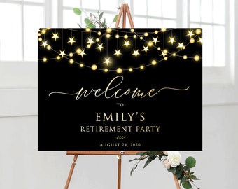 Puede incluir: Señal de bienvenida negra con letras doradas y estrellas. La señal dice "Bienvenido a la fiesta de jubilación de Emily el 24 de agosto de 2050".