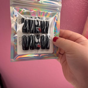 Venom nails size small
