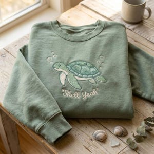 Meeresschildkröte Besticktes Sweatshirt, “ShellYea”Ocean Rundhalsausschnitt, Küstenstrand Pullover Geschenk