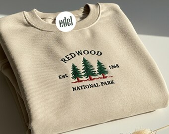 Camisa bordada del Parque Nacional Redwood, camiseta con árboles gigantes, camisa vintage de California para actividades al aire libre, regalo para amantes de la naturaleza, camiseta de cuello redondo para senderismo y aventuras.