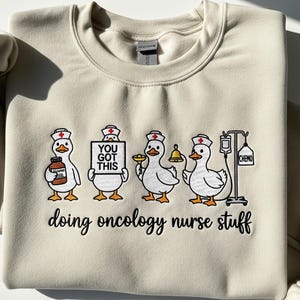 Onkologie Krankenschwester Besticktes Shirt Cancer Care Rundhalsausschnitt | Chemo Krankenschwester Leben Tee | Onkologie Abschluss Geschenk | Krankenschwester Wertschätzung T-Shirt