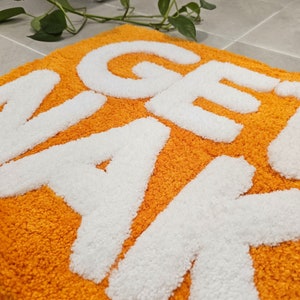 Get Naked Bath Mat, Orange Tufted Bathroom Rug - Non Slip, Machine Washable, Apartment Decor, (31x20) afbeelding 6