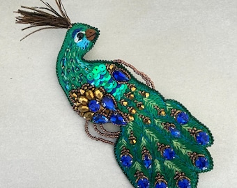 Broche de pavo real bordado, broche de pájaro con cuentas de cristal, joyería inspirada en la naturaleza, accesorio llamativo.