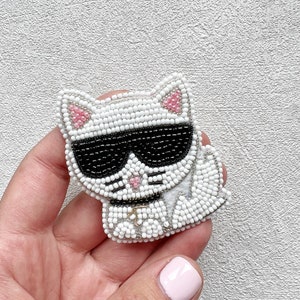 Handgemachter Karli Brosche Pin, Handstickerei Brosche Karl, Hochwertige Pin little Karl, Anstecknadel Lagerfeld, Tinartbytina Big cat