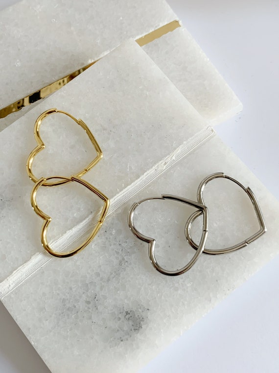 925 Silber Love Heart Huggie Ohrring, Love Huggie, Herz Hoop Huggie Ohrring, Liebe Hoop Ohrring, Minimal zierliche Huggie,Niedliche Ohrringe