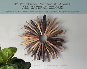 Könnte beinhalten: Ein 46 cm großer Sonnenstrahlen-Kranz aus natürlichem Treibholz in verschiedenen Braun-, Beige- und Grautönen. Der Text lautet: 18" Driftwood Sunburst Wreath ALL NATURAL COLORS! (Pure natural driftwood without any artificial dyes or stains)