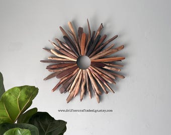 Handgemaakte Sunburst-krans van drijfhout | 18-inch boho-muurkunst kust