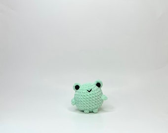 Soft Frog Plushie Keychain Crochet Amigurumi Buddy Decor