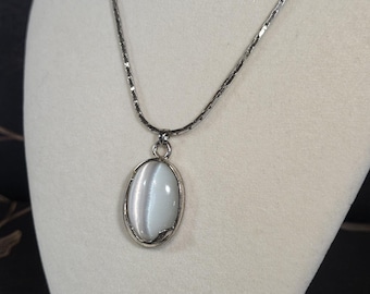 Vintage White Cat's Eye Moonstone 14kt Gold Plated Cabachon Pendant Necklace
