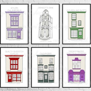 Peut inclure: Six illustrations de boutiques de l'univers Harry Potter. Chaque illustration représente une boutique différente, notamment Eeylops Owl Emporium, la banque Gringotts, Flourish and Blotts, Quality Quidditch Supplies, Ollivanders et Madam Malkin's Robes for All Occasions. Chaque illustration comprend le nom de la boutique et l'adresse "Diagon Alley, London."
