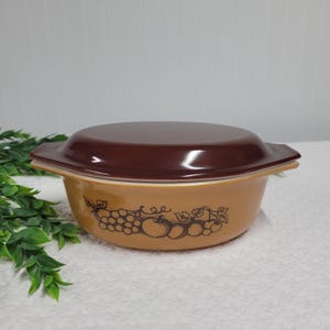Pyrex Old Orchard Casserole Dish With Lid, Vintage