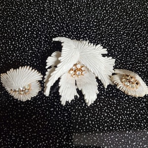 RARE Crown Trifari set pin earrings