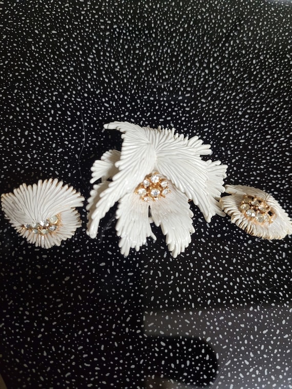 RARE Crown Trifari set pin earrings - image 1