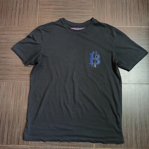 T-shirt gris avec empiècements en cuir naturel faits main personnalisés