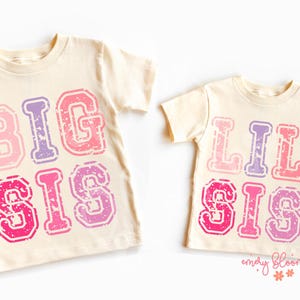 Irmão PNG Sublimação Big Sis Little Sis Varsity Envelhecido Texturizado Pacote Digital Combinando Família Camisas Design Anúncio de Gravidez